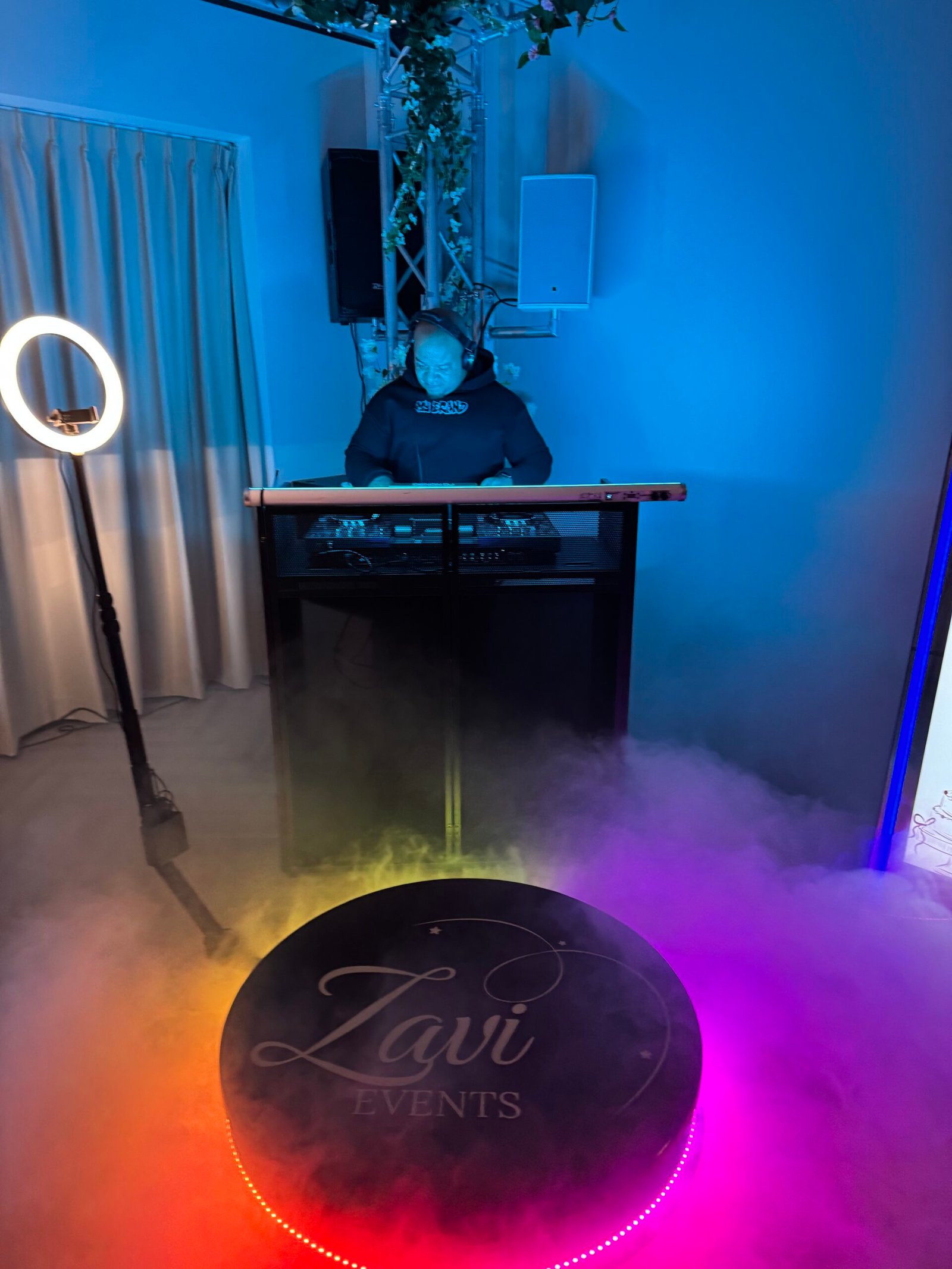 "DJ in actie op een verjaardagsfeest in Den Haag – Zavi Events"