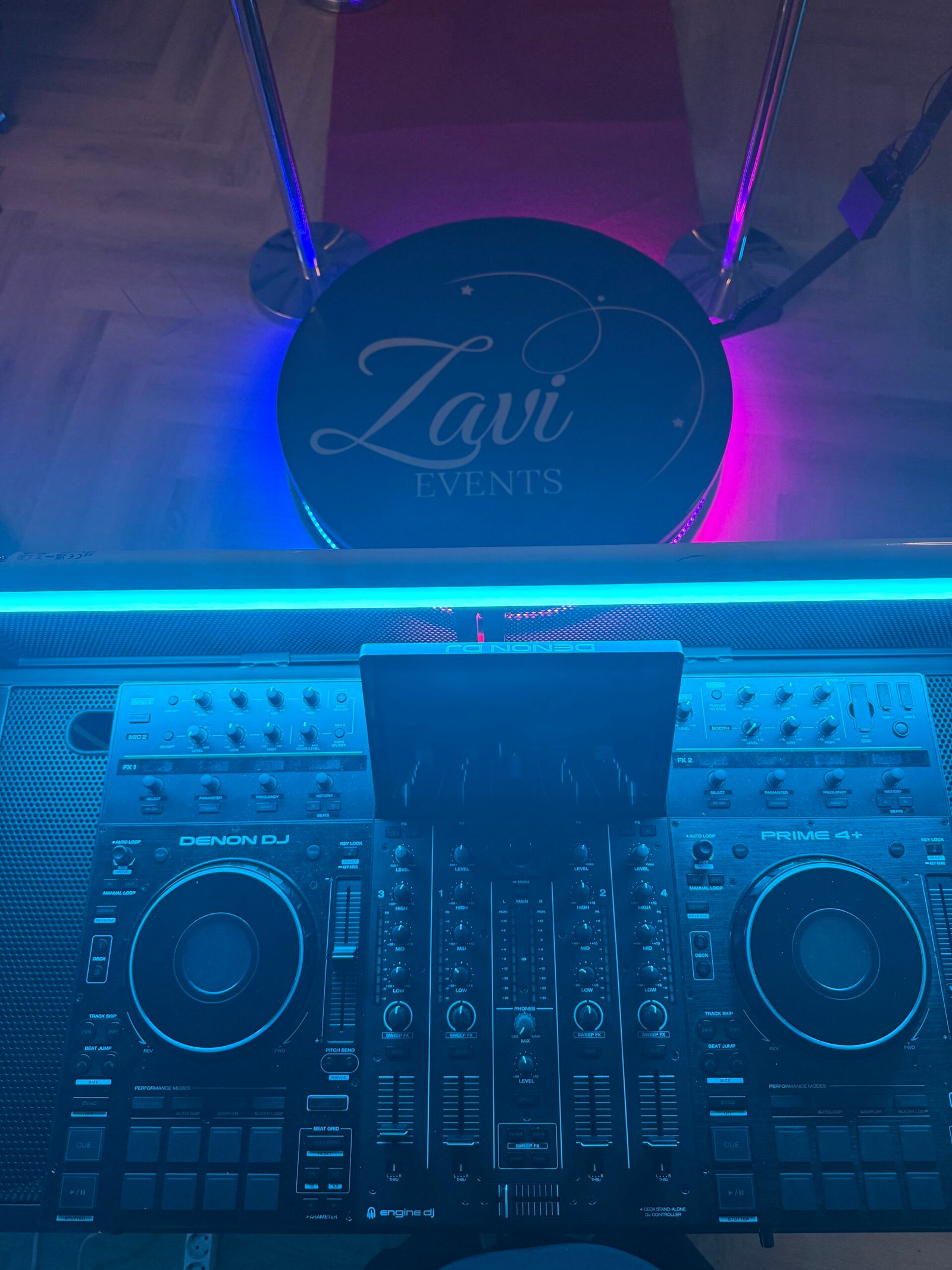 "360 Videobooth met DJ booth op een verjaardag in Den Haag – Zavi Events"